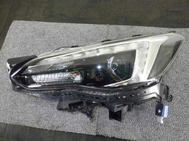 車 SUBARU IMPREZA SPORT GT6 LEFT HEADLIGHT