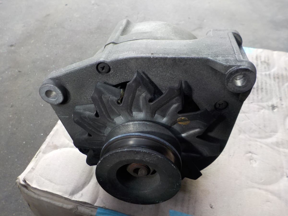 Volvo store 740 alternator