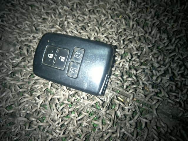 Used]Engine Control Unit TOYOTA Voxy 2017 DBA-ZRR80W