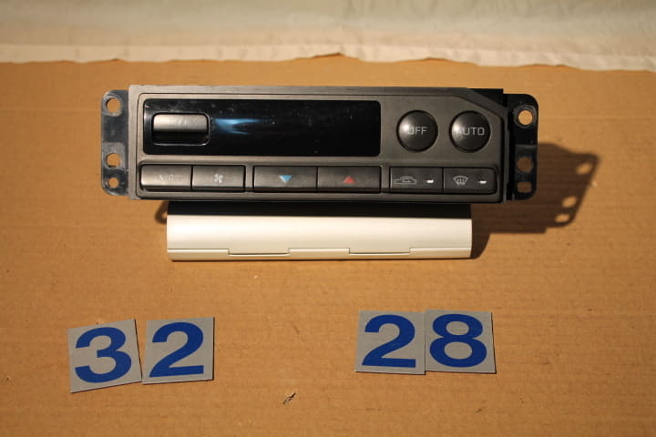 Used]K-551-3 Nissan R33 Skyline Genuine air-conditioner switch