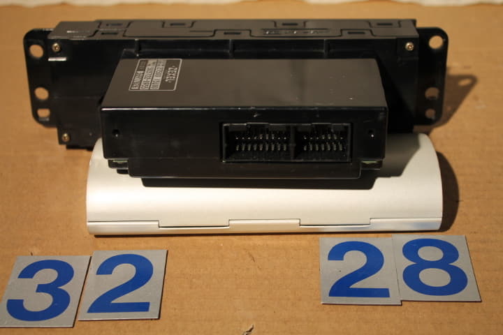 Used]K-551-3 Nissan R33 Skyline Genuine air-conditioner switch