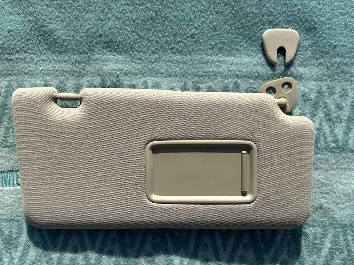 Used Rare Low Mileage Degree is good Nissan Tiida C11 Sun Visor right and left