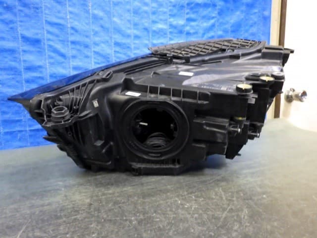Used]3768 Audi Q3 F3 83A Right light LED 83A.941.036.D Good