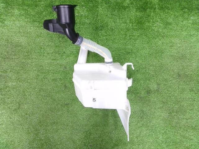 A3 【Tanko様】 No.856/No.913/No.911/No.826 Used]Windshield Washer Tank TOYOTA SAI 2013 AZK10 060851-286