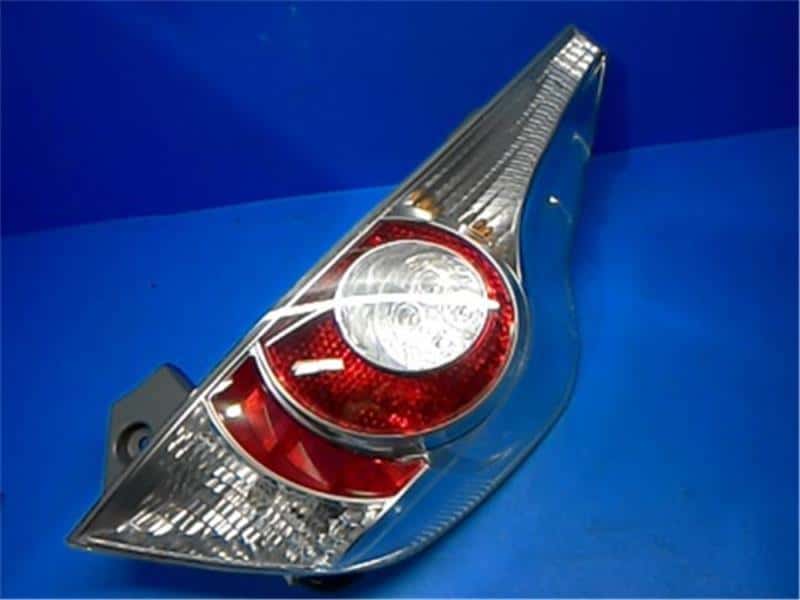 Used]Right Tail Light TOYOTA Aqua 2013 DAA-NHP10 8155052A86 - BE