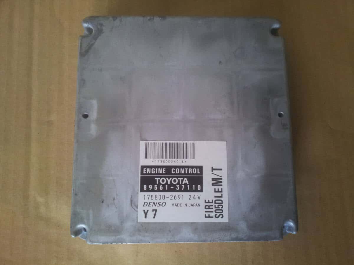 ヒノ　デュトロ　TOYOTA ダイナ エンジンECU 89561-37210 ヒノデュトロTOYOTA ダイナ エンジンECU 89561-37210