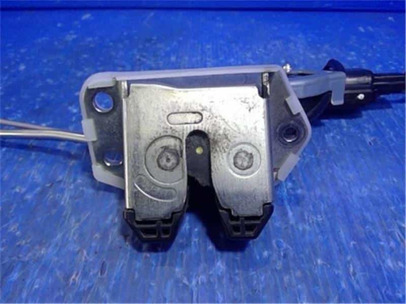 Used]Back Door Lock Actuator SUZUKI Every 2014 HBD-DA64V - BE