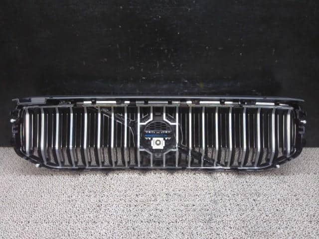 [Used]Radiator Grille VOLVO Volvo 40 series 2018 DBA-XB420XC - BE ...