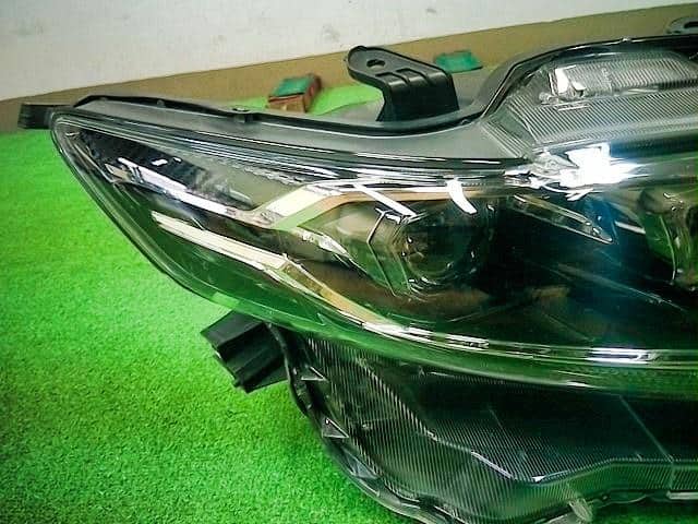 Used]Right Headlight TOYOTA Harrier 2018 DBA-ZSU60W 8114548G50