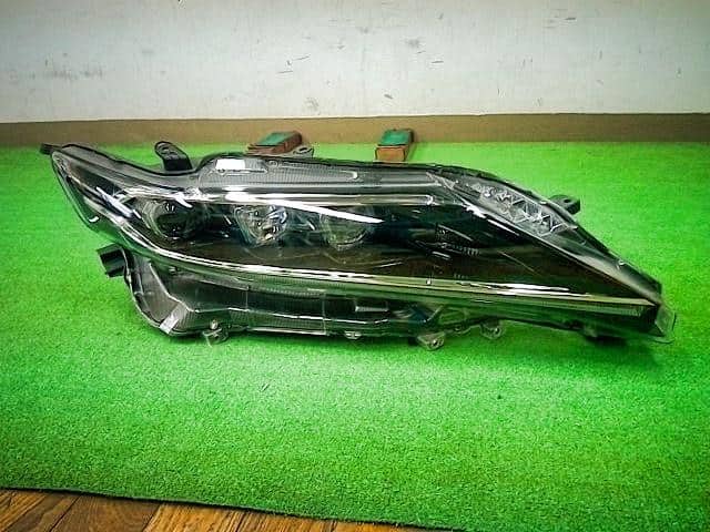 Used]Right Headlight TOYOTA Harrier 2018 DBA-ZSU60W 8114548G50