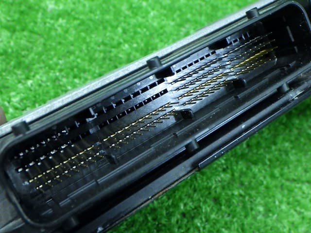 Used]Enginecomputer Toyota ZRR85 89661-28F70 24028103 - BE
