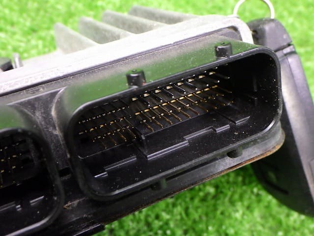 Used]Enginecomputer Toyota ZRR85 89661-28F70 24028103 - BE