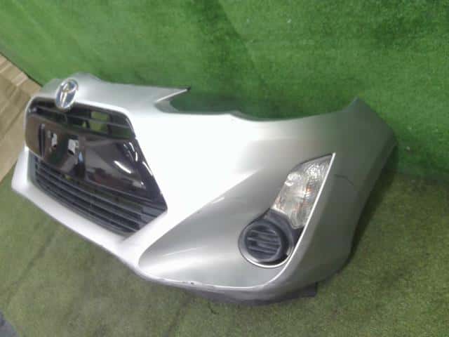 Used]Front Bumper TOYOTA Aqua 2016 DAA-NHP10 5211952A10B0 - BE