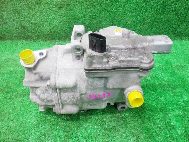Used]A/C Compressor TOYOTA Aqua 2013 DAA-NHP10 8837052011 - BE
