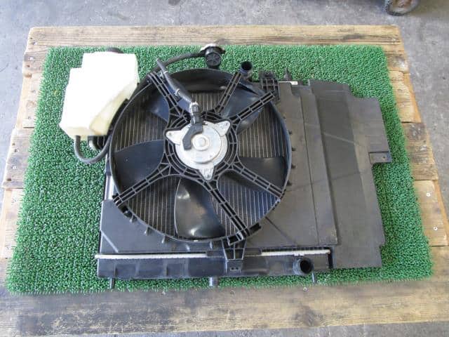 [Used]Radiator NISSAN Note 2009 DBA-E11 214108Y20A - BE FORWARD Auto Parts
