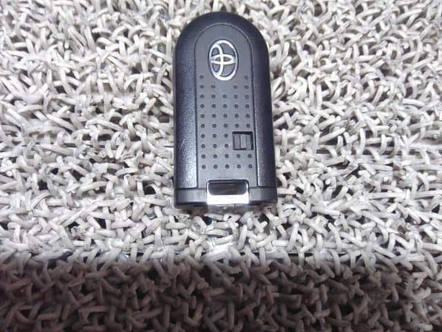 [Used]Keyless Entry Remote Control Key TOYOTA Passo 2022 5BA-M700A ...