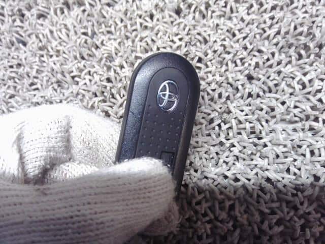 [Used]Keyless Entry Remote Control Key TOYOTA Passo 2022 5BA-M700A ...