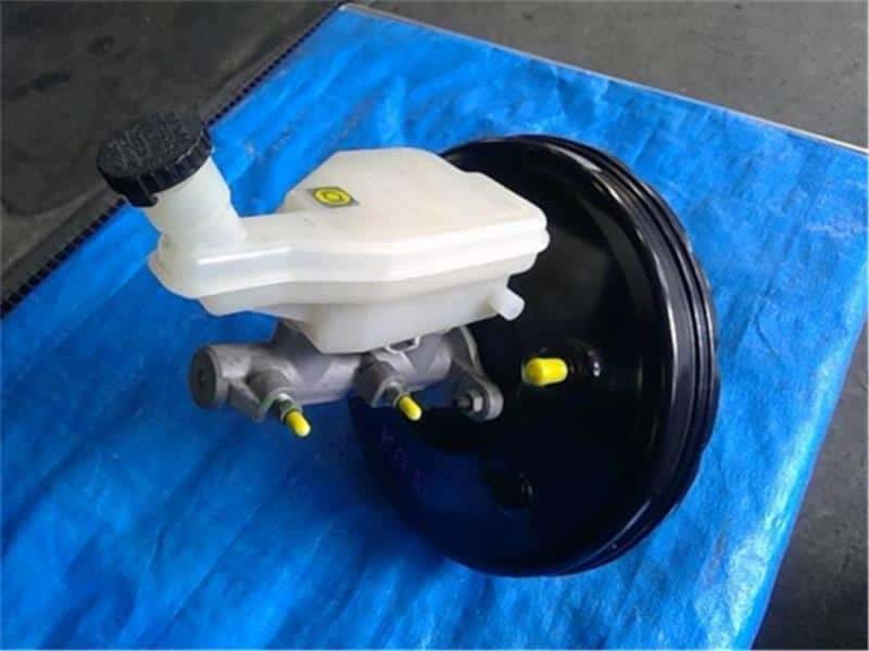 Nissan Bluebird Brake Booster / Master Cylinder - Ex-Japan