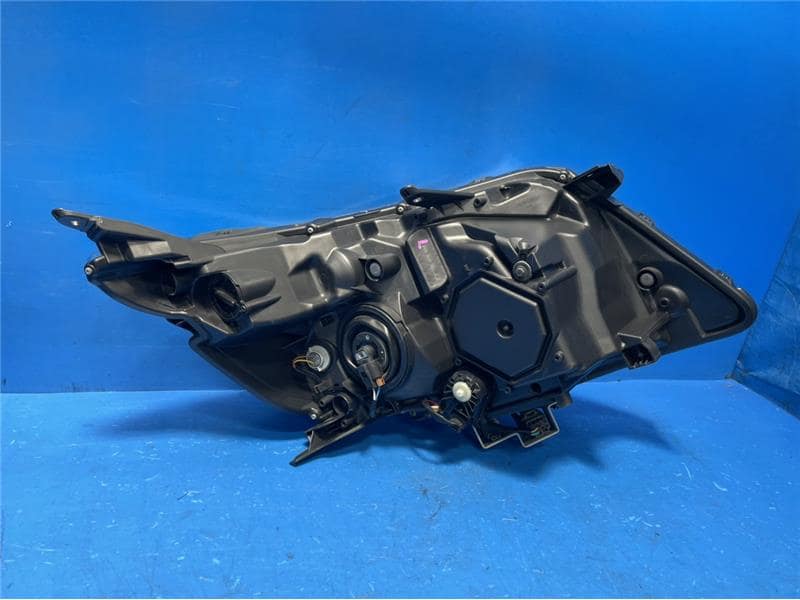 Used]Left Headlight TOYOTA Voxy 2015 DAA-ZWR80G 8117028D01 - BE