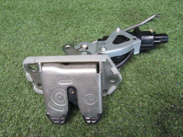 Used]Back Door Lock Actuator SUZUKI Every 2006 EBD-DA64V