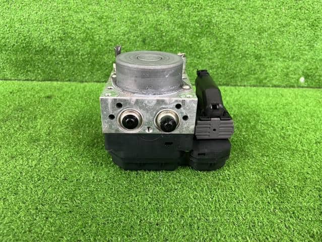 Used]ABS Actuator TOYOTA Spade 2014 DBA-NCP141 8954152C60 - BE