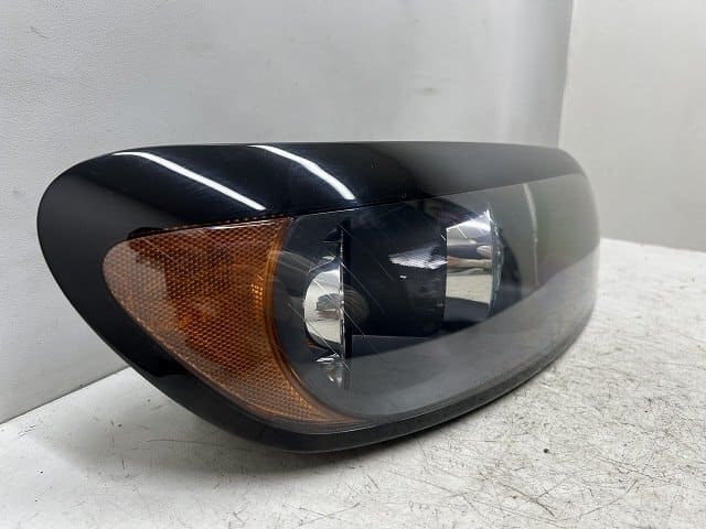 Used]☆ Volvo C30 MB 2008 MB5244 Right headlight HID/ xenon