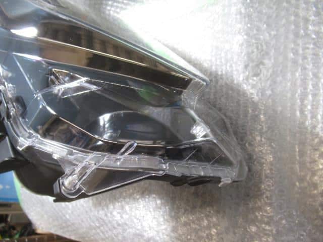 Used]Left Headlight TOYOTA Yaris Cross 6AA-MXPJ10 8115052N21 - BE