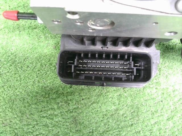 ヴァンガード DBA-ACA38W ABSアクチュエーター 070 ADVICS 133800-4900