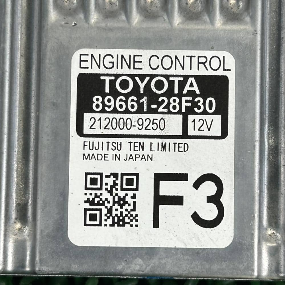 Used]ZWR80 [Engine computer ECU] 89661-28F30 212000-9250 2014