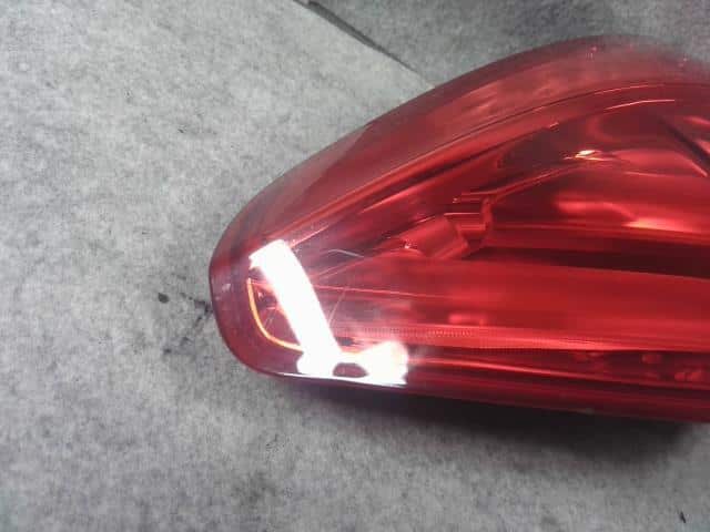 BMW 7シリーズ ABA-KB44 右テールランプ 750LI (右) 475 AL LED 39706