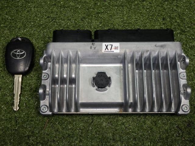 Used]Engine Control Unit TOYOTA Hiace 2018 CBF-TRH200V 8966126X70 