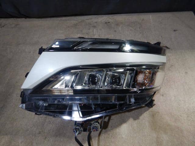 Used]Left Headlight TOYOTA Voxy 2019 DBA-ZRR80G 8117028G60 - BE