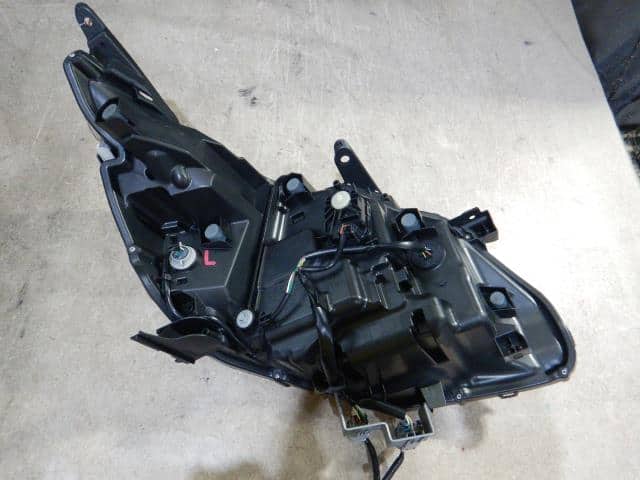 [Used]Left Headlight TOYOTA Voxy 2019 DBA-ZRR80G 8117028G60 - BE ...