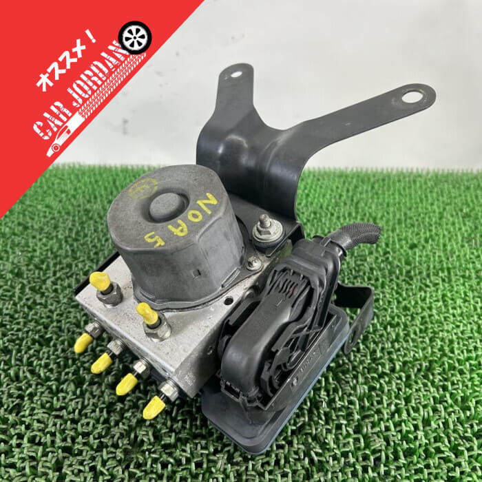 Used]Noah ZRR80W [ABS actuator] 44540-28190 2014 Toyota Voxy for