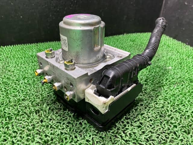 Used]ABS Actuator HONDA Vezel 2018 DAA-RU3 57110T7BZ13 - BE