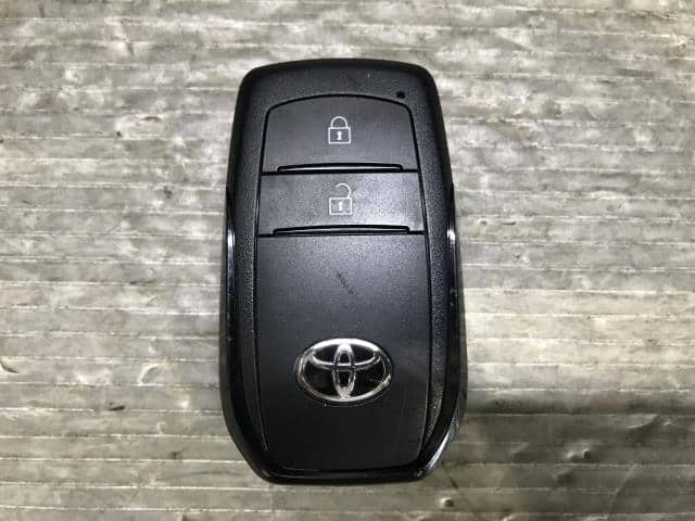 [Used]Keyless Entry Remote Control Key TOYOTA 2022 6AA-MXPJ10 ...