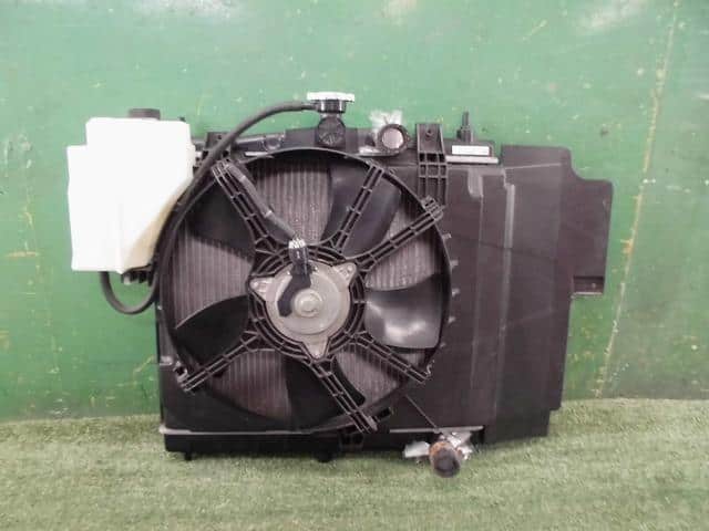[Used]Radiator NISSAN Note 2010 DBA-E11 214108Y20A - BE FORWARD Auto Parts