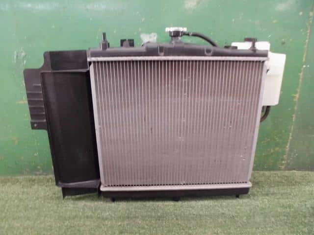 [Used]Radiator NISSAN Note 2010 DBA-E11 214108Y20A - BE FORWARD Auto Parts