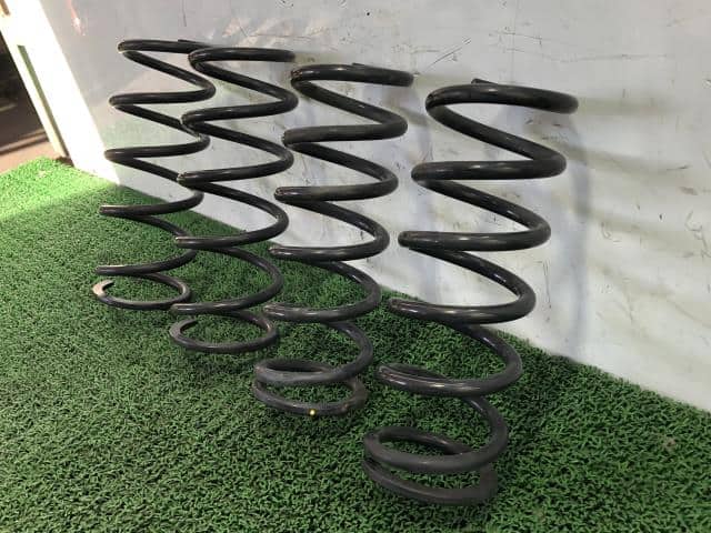 [Used]Coil Spring Set TOYOTA Crown 2014 DAA-AWS210 4823130D90 - BE ...