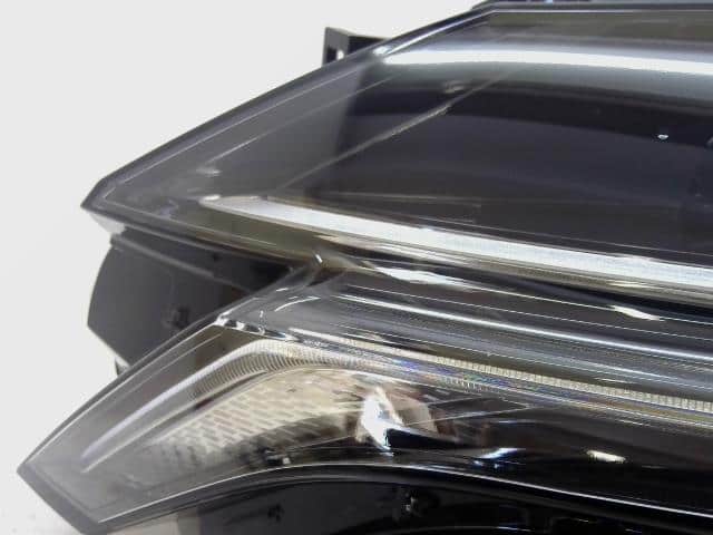 Used]Left Headlight NISSAN Aura 2023 6AA-FE13 260756XL2A - BE