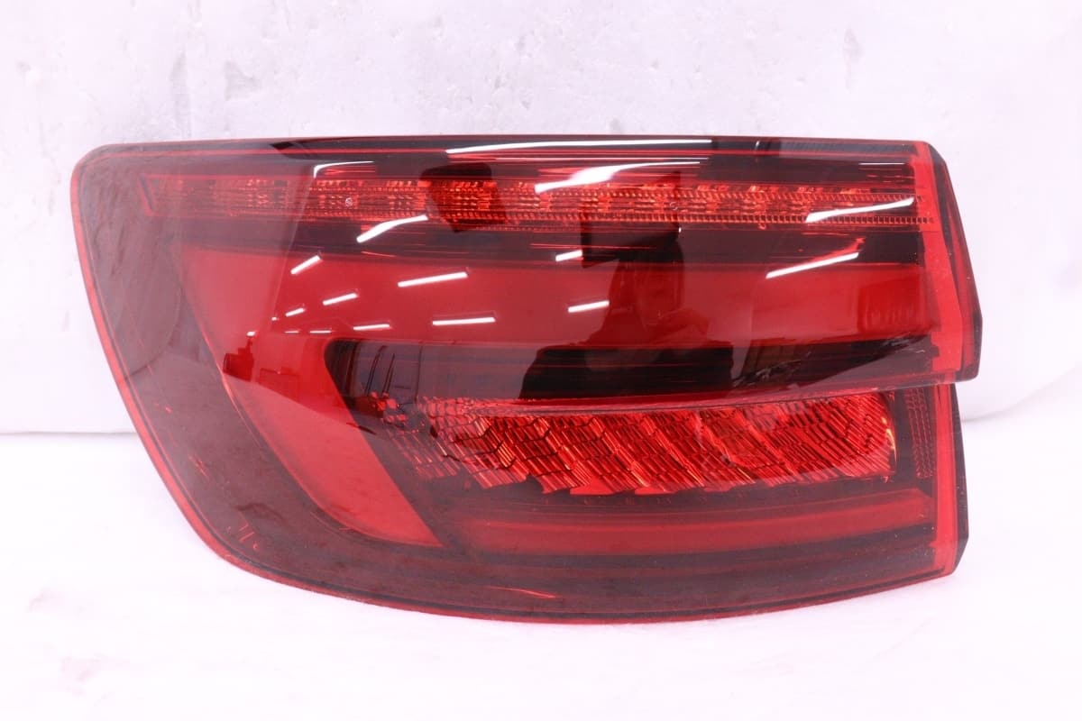 Used]52-1008 ☆Good Condition ☆LED 8W Audi A4 ☆Left Tail Light