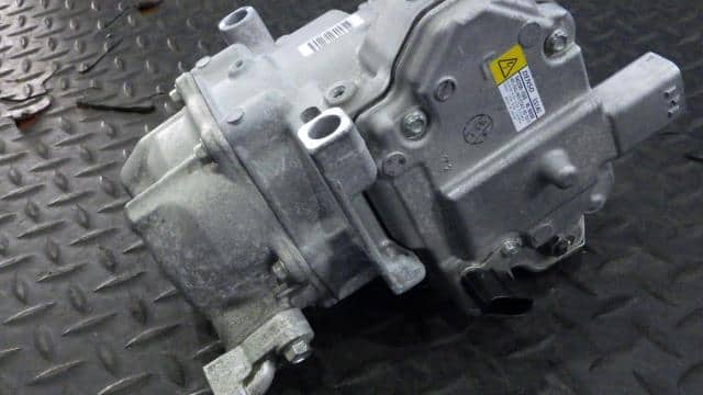 [Used]A/C Compressor TOYOTA Corolla Axio 2020 6AA-NKE165 8837012060 ...