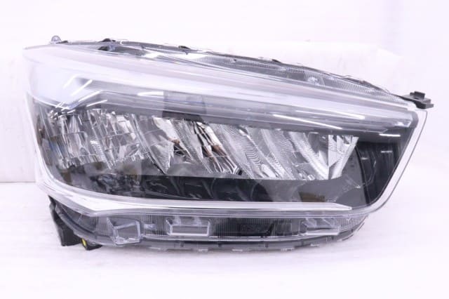 Used]Right Headlight TOYOTA Raize 2021 5BA-A201A 81110B1710 - BE