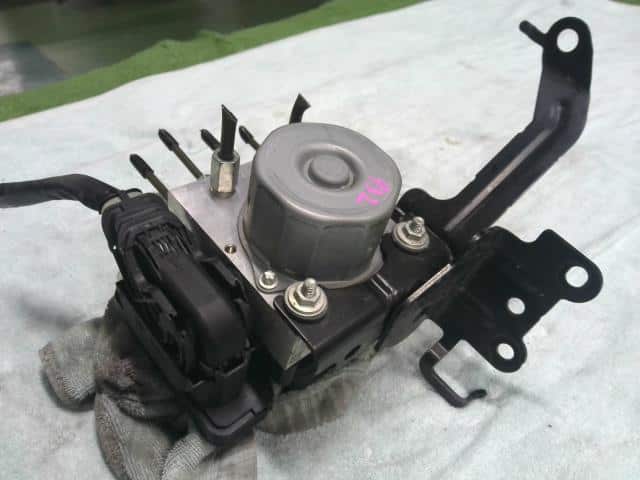 [Used]ABS Actuator TOYOTA Raize 2020 5BA-A200A 44050B1570 - BE FORWARD ...