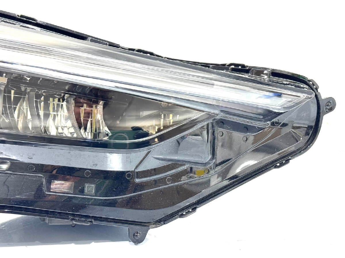 Used]Honda Vezel RV5/6 Genuine Right LED headlight STANLEY W5884