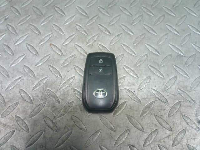 [Used]Keyless Entry Remote Control Key TOYOTA 2022 6AA-ZWE215W ...