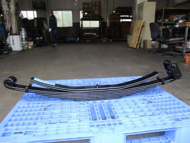 [Used]Rear Right Leaf Spring Assembly ISUZU ELF 2006 PB-NKR81N ...