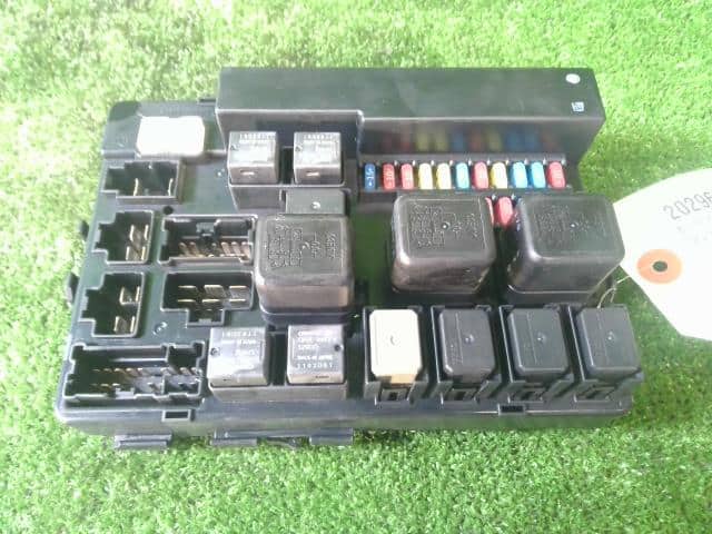 Used]Fuse Box NISSAN Fairlady Z 2002 UA-Z33 284B7AL51B - BE