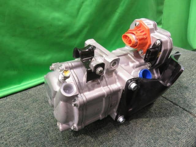 日産純正　エアコンコンプレッサー　92600-6XK4A 日産純正 エアコンコンプレッサー 92600-6XK4A オーラ 6AA-FE13