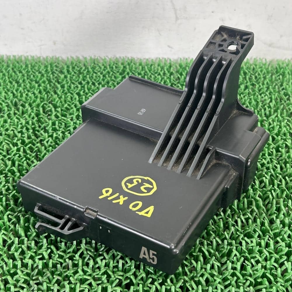 Used]Air-conditioner computer Toyota Voxy ZRR80 88650-28A50 - BE